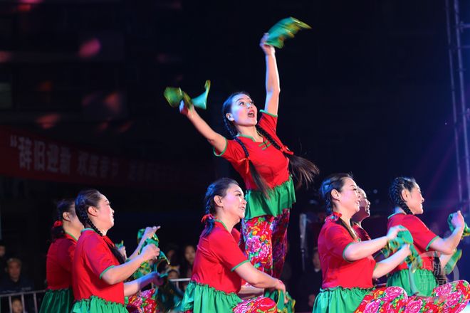 最新农村表演图片