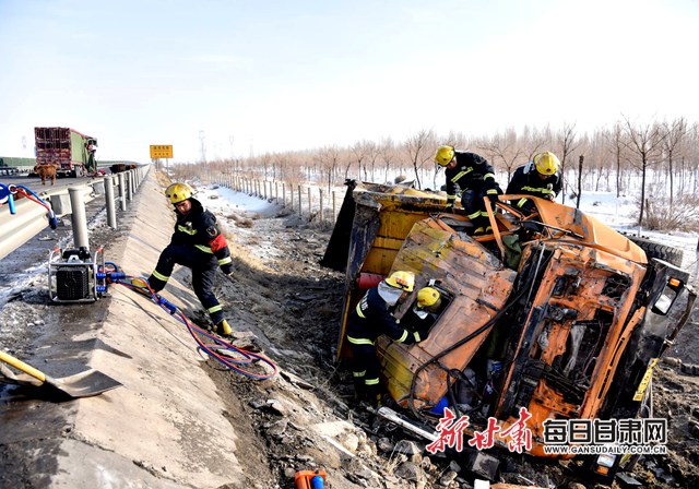 嘉峪关最新车祸事故